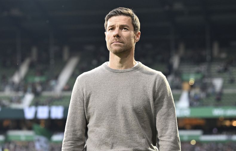 El técnico del Bayer Leverkusen Xabi Alonso previo al partido contra Werder Bremen en la Bundesliga, el sábado 26 de octubre de 2024, en Bremen. (Carmen Jaspersen/dpa vía AP)