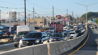 cierre de tramo de la avenida kennedy en direccion de guaynabo a san juan provoca tremendo tapon