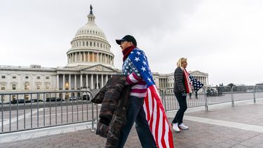 Llegan manifestantes a D.C. antes de confirmación de Biden