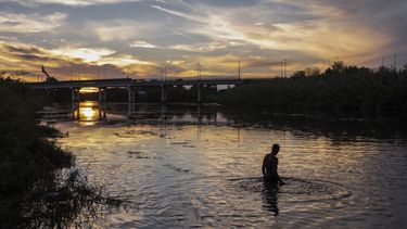 aumentan cruces de migrantes en frontera sur de eeuu