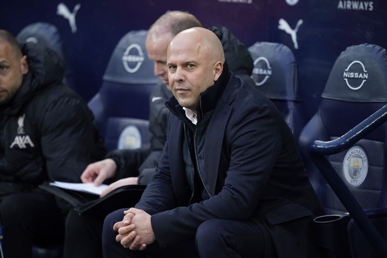 El técnico de Liverpool Arne Slot previo al partido contra Manchester City en la Liga Premier, el domingo 23 de febrero de 2025. (AP Foto/Dave Thompson)
