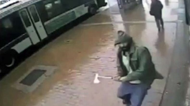 El hombre hirió a dos oficiales en Queens antes de ser abatido a balazos. Ya había adelantado en las redes su simpatía por el terrorismo islámico. Vea el video