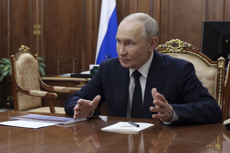 El presidente ruso Vladimir Putin en el Kremlin en Moscú el 10 de febrero del 2025. . (Gavriil Grigorov, Sputnik, Kremlin Pool Photo via AP)
