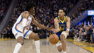 Thompson encesta 42 y Warriors arrollan al Thunder 141-114
