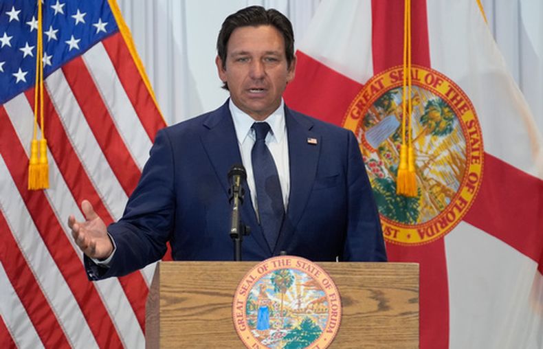 El gobernador de Florida, Ron DeSantis, durante una conferencia de prensa, el 12 de agosto de 2025, en Tampa, Florida. (AP Foto/Chris OMeara, Archivo)