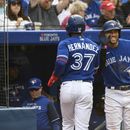 Azulejos vencen a Boston; están cerca de amarrar 1er comodín