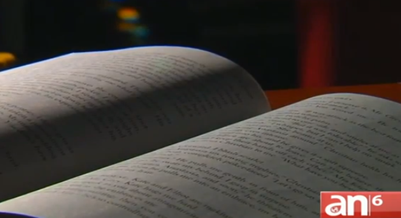 El libro "50 sombras de grey" se convirtió en un fenómeno mundial con más de 100 millones de copias vendidas en todo el planeta.