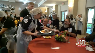 camillus house celebra su comida anual por el dia de accion de gracia