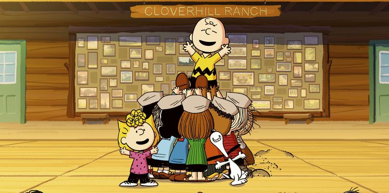 Esta imagen proporcionada por Apple TV+ muestra a los personajes Sally, de izquierda a derecha, Charlie Brown, y Snoopy en Snoopy Presents: A Summer Musical. (Apple TV+ via AP)