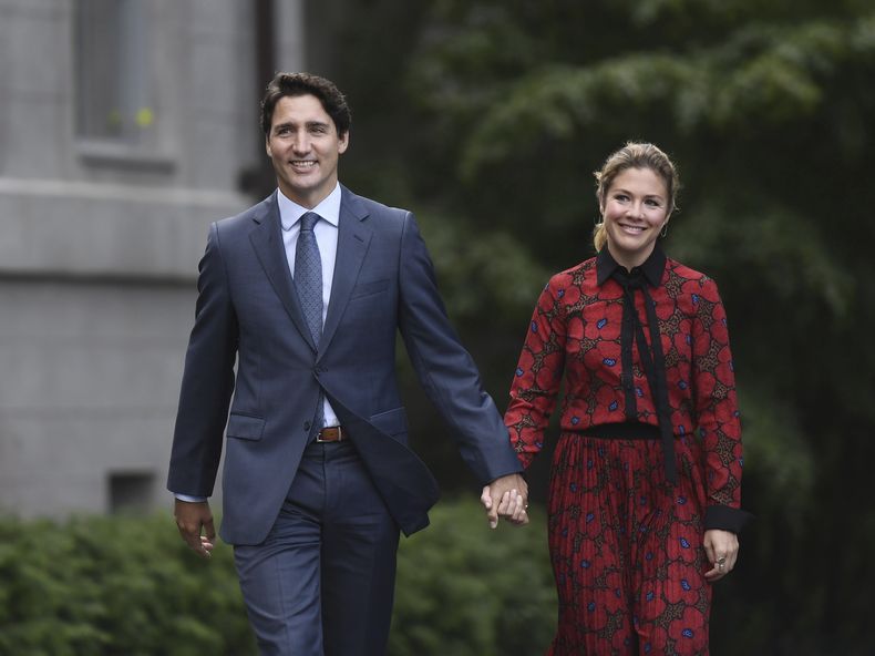 ARCHIVO - El primer ministro canadiense Justin Trudeau y su esposa, Sophie Gregoire Trudeau, llegan al Rideau Hall en Ottawa, Canadá, el 11 de septiembre de 2019. (Justin Tang/The Canadian Press via AP, Archivo)