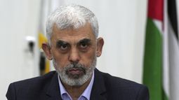 El líder de Hamás Yahya Sinwar en Ciudad Gaza el 13 de abril del 2022. (AP foto/Adel Hana)