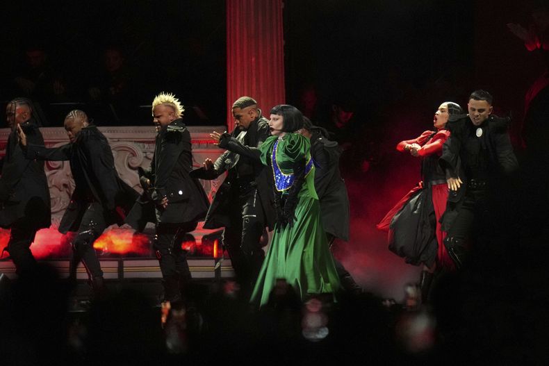 Lady Gaga presenta su concierto gratuito en la playa de Copacabana en Río de Janeiro, el sábado 3 de mayo de 2025. (Foto AP/Silvia Izquierdo)