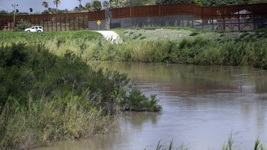 EEUU: Vuelca balsa de migrantes; 1 muerto y 3 desaparecidos