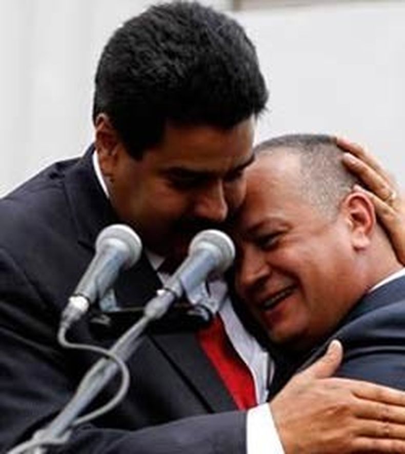 Diosdado Cabello, rechaza la teoría según la cual el problema del desabastecimiento en  el país es producto de la paralización del aparato productivo. Para él "En Venezuela nunca ha existido aparato productivo y la escasez es porque la gente antes ca