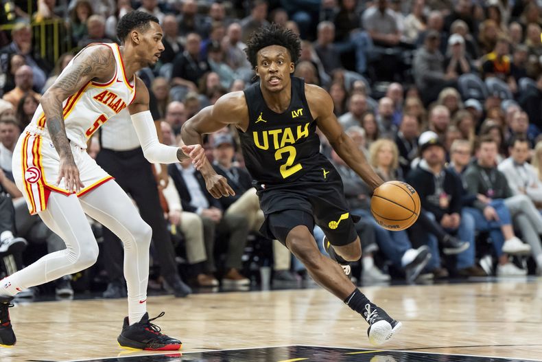 Collin Sexton (2), del Jazz de Utah, lleva el balón en contra de Dejounte Murray (5) durante la segunda mitad del juego de baloncesto de la NBA, el vierrnes 15 de marzo de 2024, en Salt Lake City. (AP Foto/Spenser Heaps)