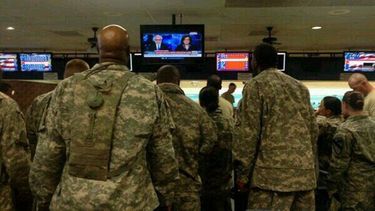 americateve | El centro Fort Hood, en Texas, continúa blindado. El Pentágono confirmó que uno de los tiradores era un soldado que se suicidó cuando se vio cercado. Aún investigan si hay otro agresor en el campus. "Nos desconsuela que algo así haya vuelto a suceder