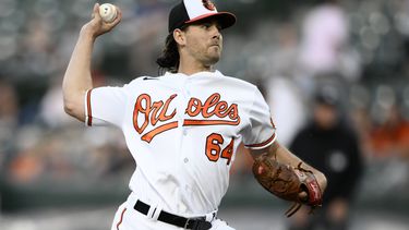 Dean Kremer, abridor de los Orioles de Baltiore, hace un lanzamiento en el juego del miércoles 10 de mayo de 2023, ante los Rays de Tampa Bay (AP Foto/Nick Wass)