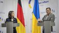 La ministra de Exteriores de Alemania, Annalena Baerbock, y el ministro de Exteriores de Ucrania, Dmytro Kuleba, en una conferencia de prensa conjunta en Kiev, el 11 de septiembre de 2022. (Foto AP/Efrem Lukatsky/Pool)