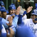 Witt Jr. brilla en debut; Cleveland cae con su nuevo nombre