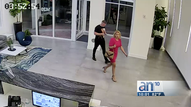 La conoció en el Club E11EVEN MIAMI, pensó que tendría una noche de placer pero terminó siendo asaltado