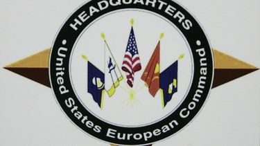 El logo del Comando Militar de Estados Unidos en Europa (US EUCOM) en un cuartel militar en Stuttgart, Alemania, el 4 de diciembre de 2006.. (Foto AP /Thomas Kienzle)