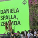 La cantautora argentina Daniela Spalla y la cantautora mexicana Zemmoa durante su presentación en el Equal Day de Spotify Latinoamérica el viernes 14 de marzo de 2025, en la Ciudad de México. (Foto AP/Berenice Bautista)