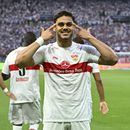 Konstantinos Mavropanos del Stuttgart celebra tras anotar un gol ante Hamburgo en el playoff de ascenso/descenso de la Bundesliga, el jueves 1 de junio de 2023, en Stuttgart. (Tom Weller/dpa vía AP)