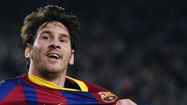 americateve | En esta foto dle 9 de abril de 2011, el argentino Lionel Messi, del Barcelona, celebra luego de anotar en un partido de liga contra el Almer&iacute;a. Messi respondi&oacute; a un vicepresidente del club catalan, quien consider&oacute; que el astro no se m