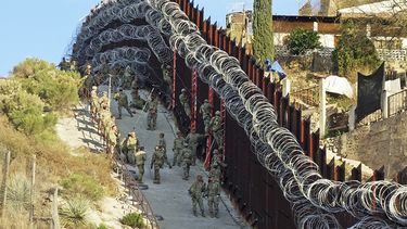 EEUU envía más soldados a frontera con México