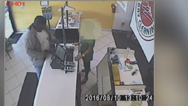 roban a punta de pistola una tintoreria en el suroeste de miami