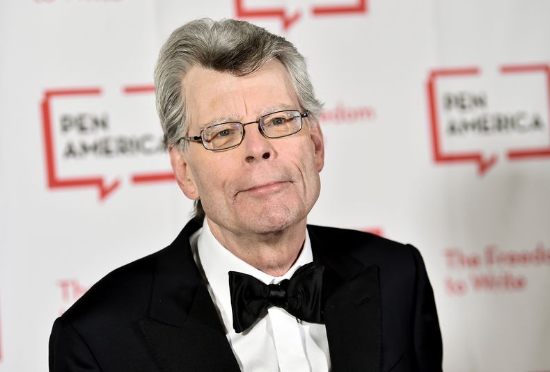 ARCHIVO - Stephen King, ganador del premio al servicio literario de PEN América, asiste a la Gala Literaria PEN 2018 el 22 de mayo de 2018 en Nueva York. (Foto Evan Agostini/Invision/AP, archivo)