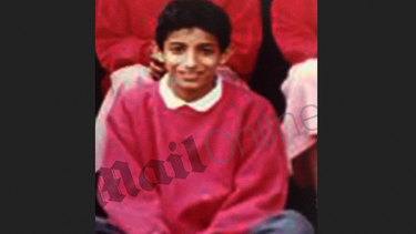 video inedito: este es el verdugo de isis cuando iba al colegio