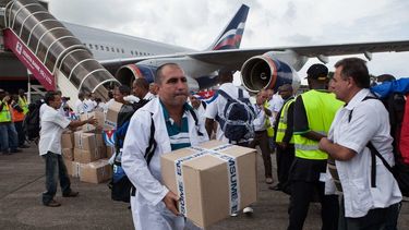 Viajaron para combatir el ébola pero todavía no salieron del hotel