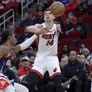 Heat vence 111-108 a Rockets; Herro logra 10 triples