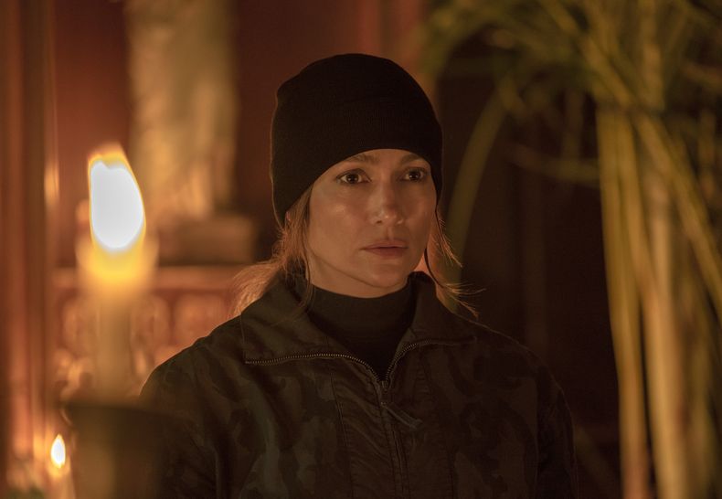 En esta imagen proporcionada por Netflix, Jennifer Lopez en una escena de The Mother. (Ana Carballosa/Netflix vía AP)