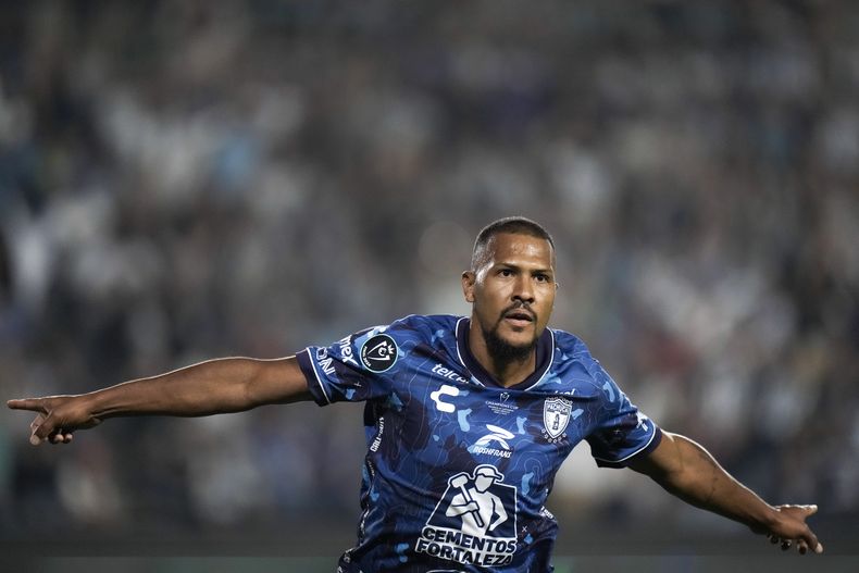 Salomon Rondón del Pachuca de México celebra tras abrir el marcador ante Columbus Crew en la final de la Copa de Campeones de la CONCACAF en el Estadio Hidalgo el sábado 1 de junio del 2024. (AP Foto/Eduardo Verdugo)