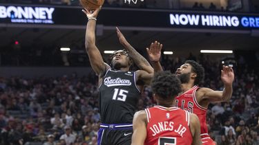 Fox suma 34, Kings derrotan a los Bulls 112-103