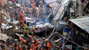 edificio de cuatro pisos se desplomo en la ciudad de rio de janeiro y causo la muerte de una nina