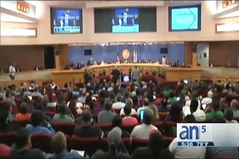 Hubo fuertes enfrentamientos durante las discusiones de la Comsión de Miami-Dade.