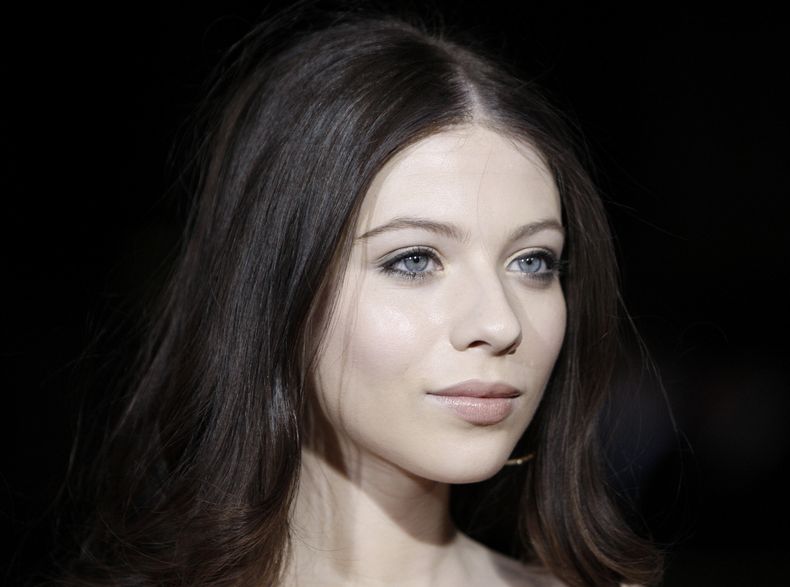 ARCHIVO - Michelle Trachtenberg aparece en el estreno de Defiance durante el AFI Fest 2008 en Los Ángeles el 9 de noviembre de 2008. (Foto AP/Matt Sayles, archivo)