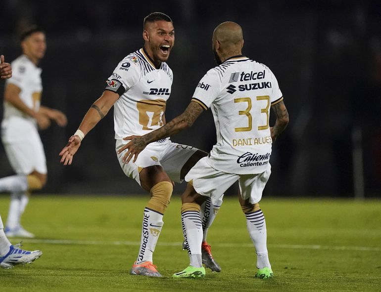 En debut, Alves aporta asistencia y Pumas rescata empate