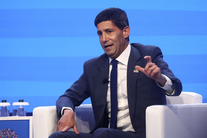 El presidente de la Reserva Federal de Estados Unidos, Kevin Warsh, en una conferencia en Bangkok, Tailandia, el 16 de octubre del 2026. (AP foto/Dhitaraht Dhanarahtsombat)