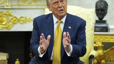 El presidente estadounidense Donald Trump se reúne con su homólogo filipino, Ferdinand Marcos Jr., en el Despacho Oval de la Casa Blanca, el martes 22 de julio de 2025, en Washington. (AP Foto/Alex Brandon)