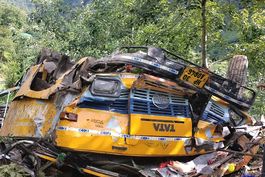 india: 16 muertos en un accidente de autobus