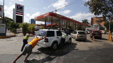 Venezuela: Desabasto de gasolina afecta a ambulancias