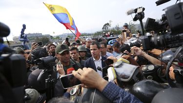 trump amenaza a cuba y respalda levantamiento en venezuela