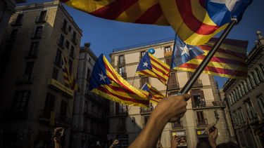 el parlamento catalan declara la independencia de espana