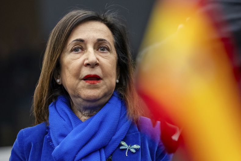 La ministra de Defensa de España Margarita Robles en un encuentro en la sede de la OTAN en Bruselas, el 11 de abril del 2025. (AP foto/Geert Vanden Wijngaert)