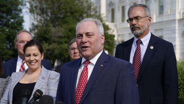 Republicanos promueven vacunas con palabras, escasa acción