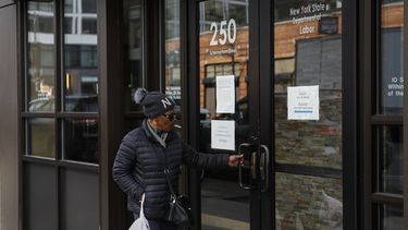 EEUU: 3,3 millones solicitan el seguro semanal de desempleo
